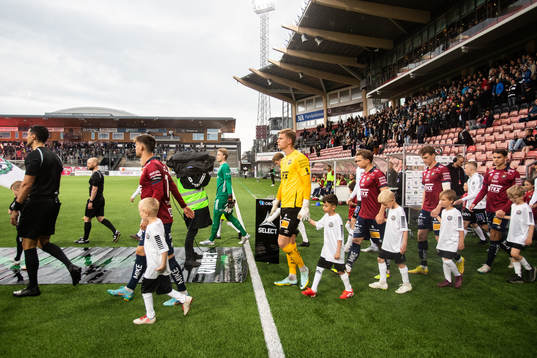 Örgrytes målvakt Mathias Nilsson gör entré