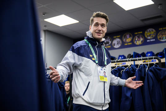 Head coach Sam Hallam of Sweden at a practice session