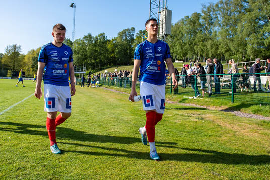Åtvidabergs FFs Kevin Johansson och Amer Jusic deppar