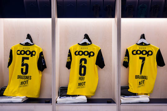 The shirt of Vetle Winger Dragsnes, Vebjørn Hoff and