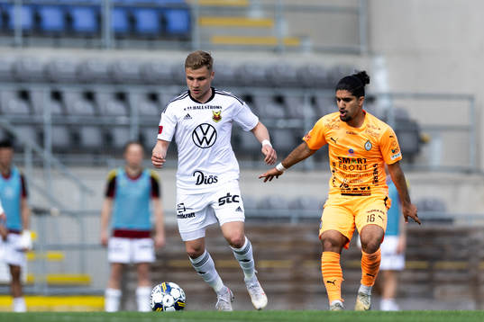 Östersunds Mykola Musolitin och AFC Eskilstunas Ishak