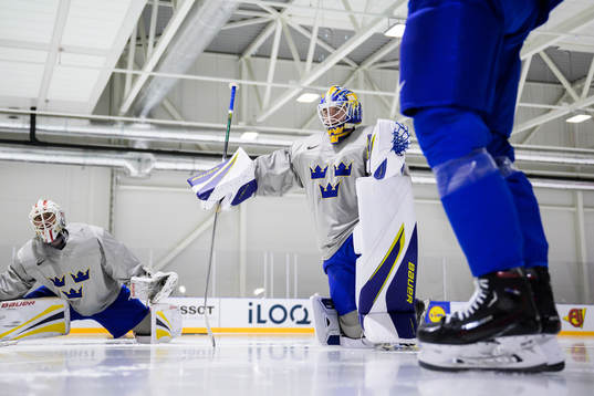 Goaltenders Jacob Johansson and Jesper Wallstedt of Sweden