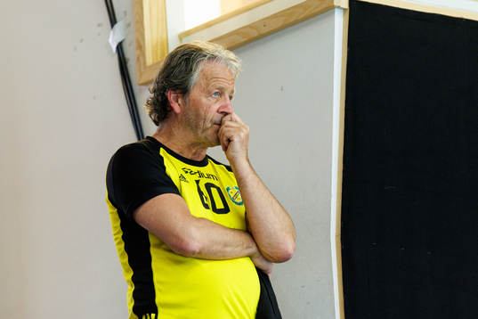 Sävehofs klubbdirektör Stefan Albrechtson på läktaren