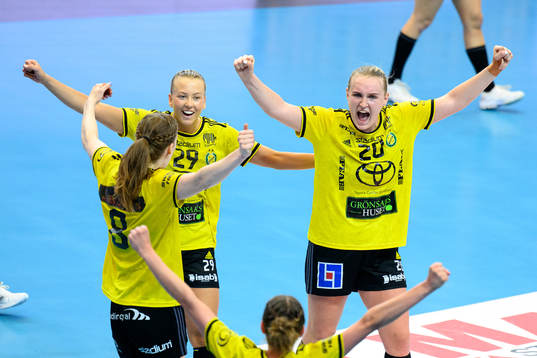 Sävehofs Frida Rosell och Thea Blomst jublar