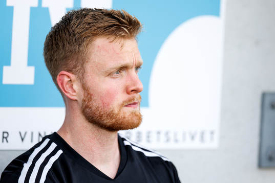 Falkenbergs målvakt Tim Erlandsson på bänken