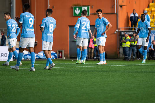 Malmö FFs Stefano Vecchia deppar med lagkamrater