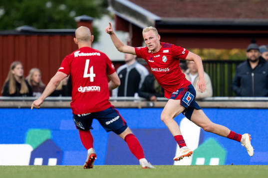 Östers Adam Bergmark Wiberg jublar