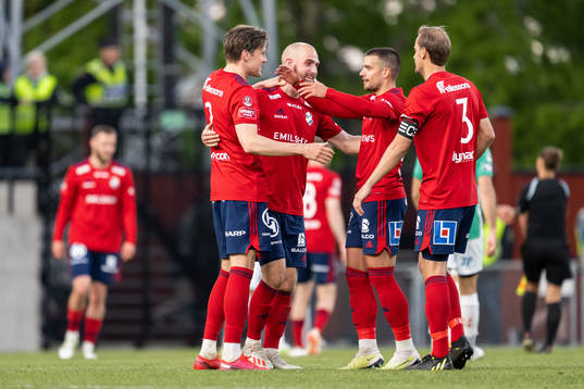 Östers spelare jublar
