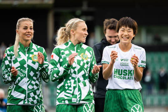 Hammarbys Lotta Ökvist, Ellen Gibson och Maika Hamano