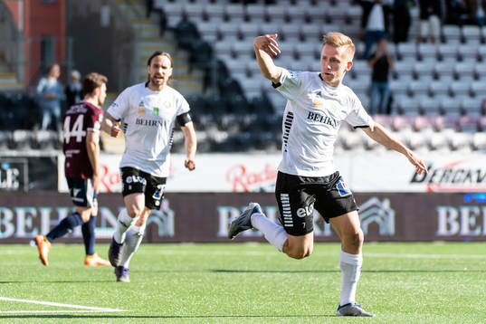 Örebros David Seger jublar