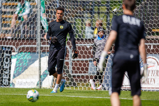 Hammarbys målvakt Oliver Dovin