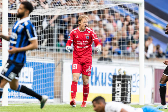 Sirius målvakt Jakob Tånnander jublar
