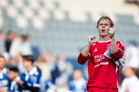 Sirius målvakt Jakob Tånnander jublar