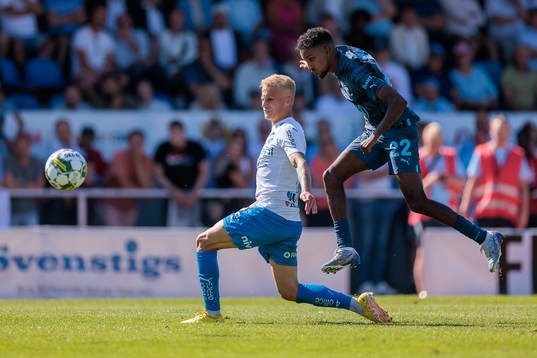 Värnamos Viktor Bergh och Malmö FFs Taha Ali
