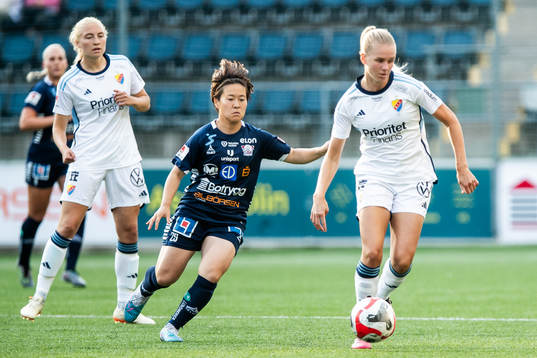 Djurgårdens Nellie Lilja och Linköpings Yuka Momiki