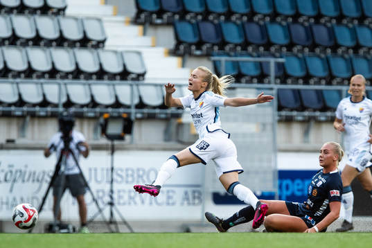 Djurgårdens Tove Almqvist har ont och Linköpings Cathinka