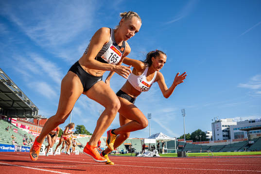 Veera Perälä of Finland and Solveig Vråle of Norway