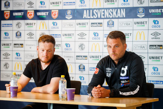 Värnamos tränare Kim Hellberg och Degerfors tränare