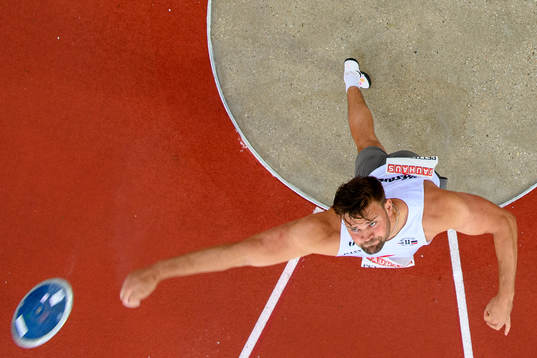 Simon Pettersson of Sweden