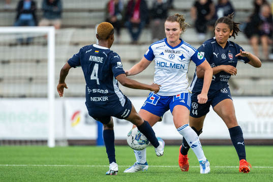 FC Rosengårds Halimatu Ibrahim Ayinde och Jo-Anne Agbor