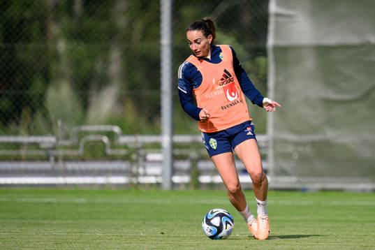 Kosovare Asllani at a training session with the Swedish