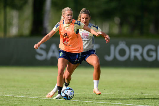 Hanna Lundkvist and Johanna Rytting Kaneryd at a training