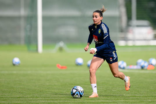 Kosovare Asllani at a training session with the Swedish
