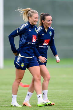 Rebecka Blomqvist and Kosovare Asllani at a training