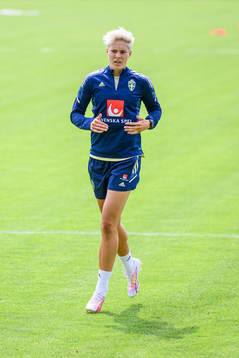 Lina Hurtig at a training session with the Swedish women's
