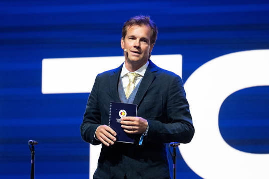 Host Henrik Jonsson