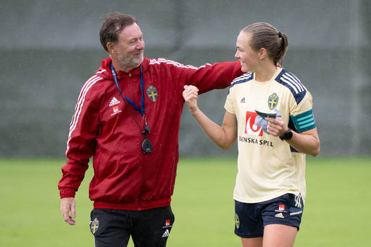 Head coach Peter Gerhardsson and Magdalena Eriksson