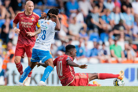 Värnamos Frank Junior Agyei och Djurgårdens Joel Asoro
