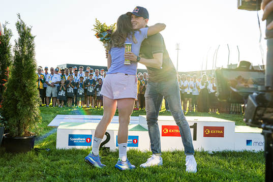 Henriette Jæger  and Karsten Warholm