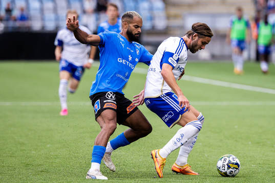 Halmstads Phil Ofosu-Ayeh och IFK Norrköpings Christoffer