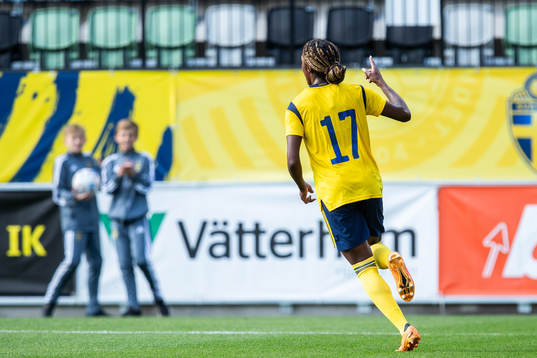 Evelyn Ijeh of Sweden celebrates