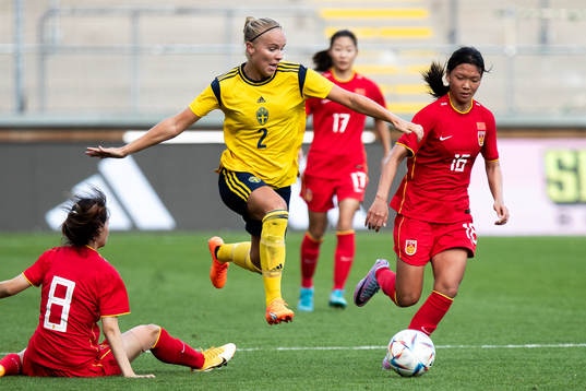 Stina Lennartsson of Sweden and Aifang Wang of China