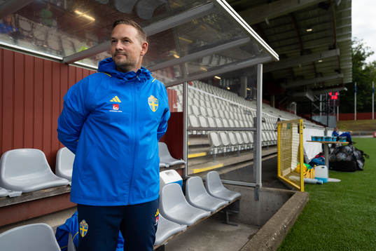 Head coach Martin Qvarmans Möller of Sweden