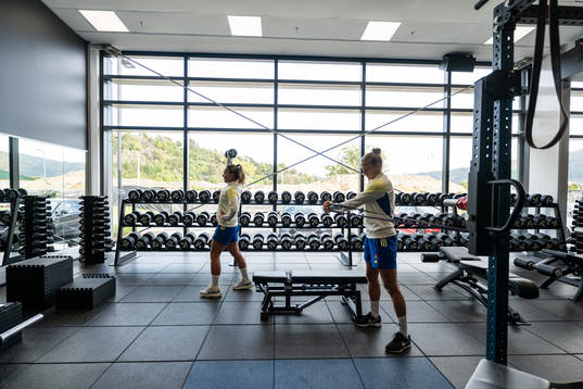 Johanna Rytting Kaneryd and Filippa Angeldahl in the gym