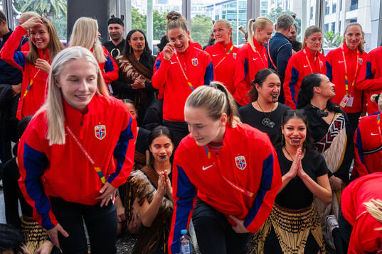 Vilde Bøe Risa and players of the Norwegian women’s