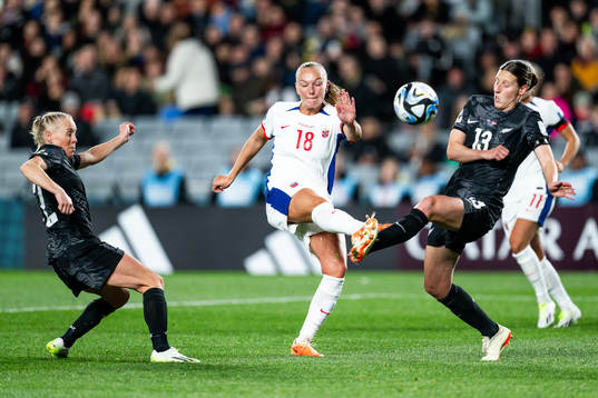 Frida Maanum of Norway and Rebekah Stott of New Zealand