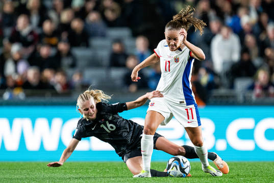 Jacqui Hand of New Zealand and Guro Reiten of Norway