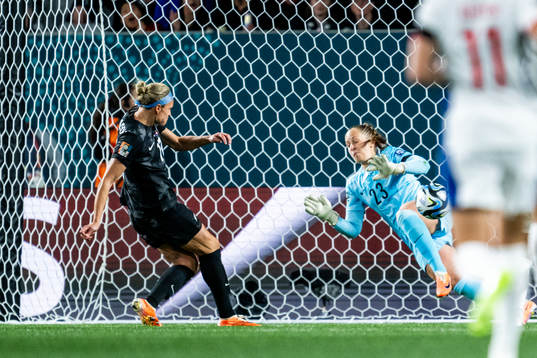 Hannah Wilkinson of New Zealand scores 1-0 behind