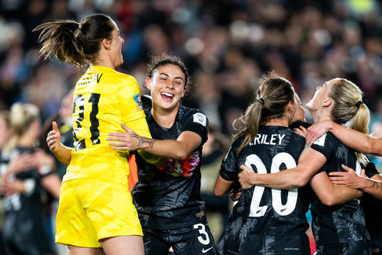 Goalkeeper Victoria Esson and Claudia Bunge of New Zealand