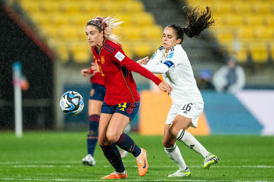 Alexia Putellas of Spain and Katherine Alvarado of Costa