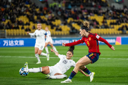 Fabiola Villalobos of Costa Rica and Esther Gonzalez of