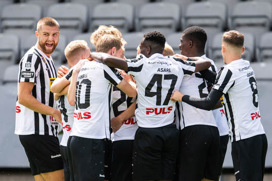 Bläddra bland fler bilder av Fotboll, Superettan, Landskrona - AFC Eskilstuna
