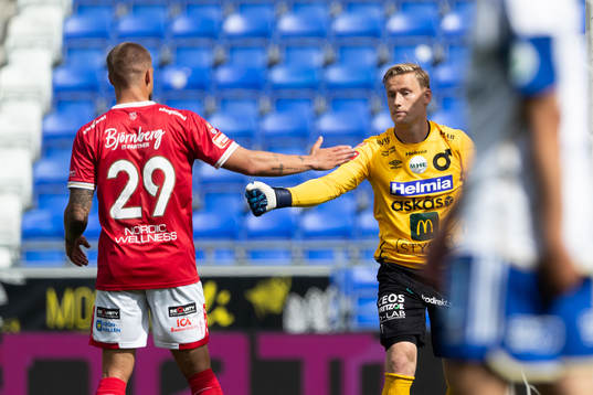 Degerfors Douglas Bergqvist och målvakt Sondre Lovseth