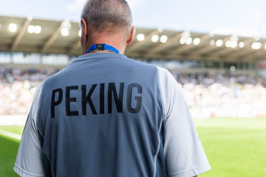 En rygg med texten ”Peking”
