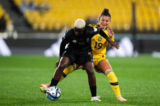 Sibulele Holweni and Johanna Rytting Kaneryd of Sweden