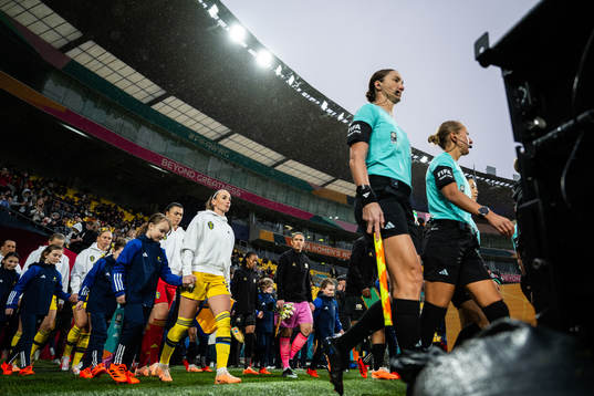 Goalkeeper Zecira Musovic and Kosovare Asllani